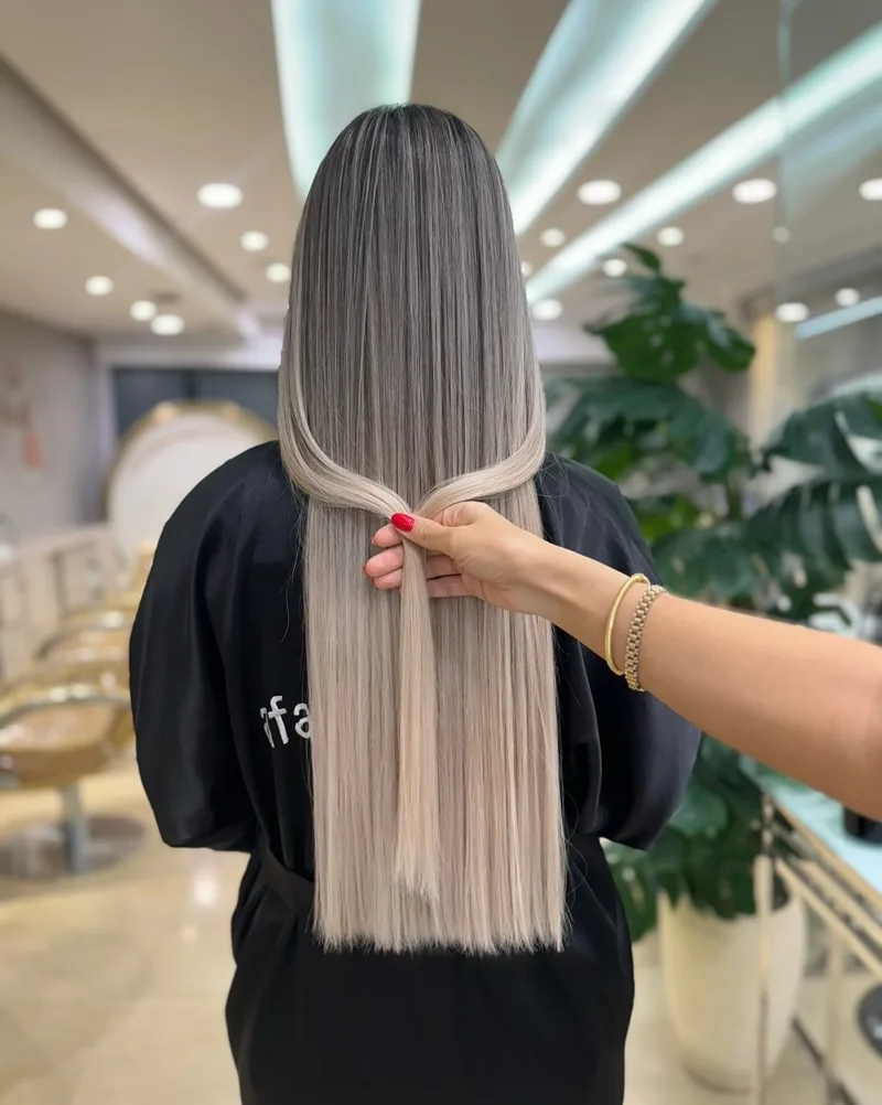 طراحی ناخن با گل و نگین